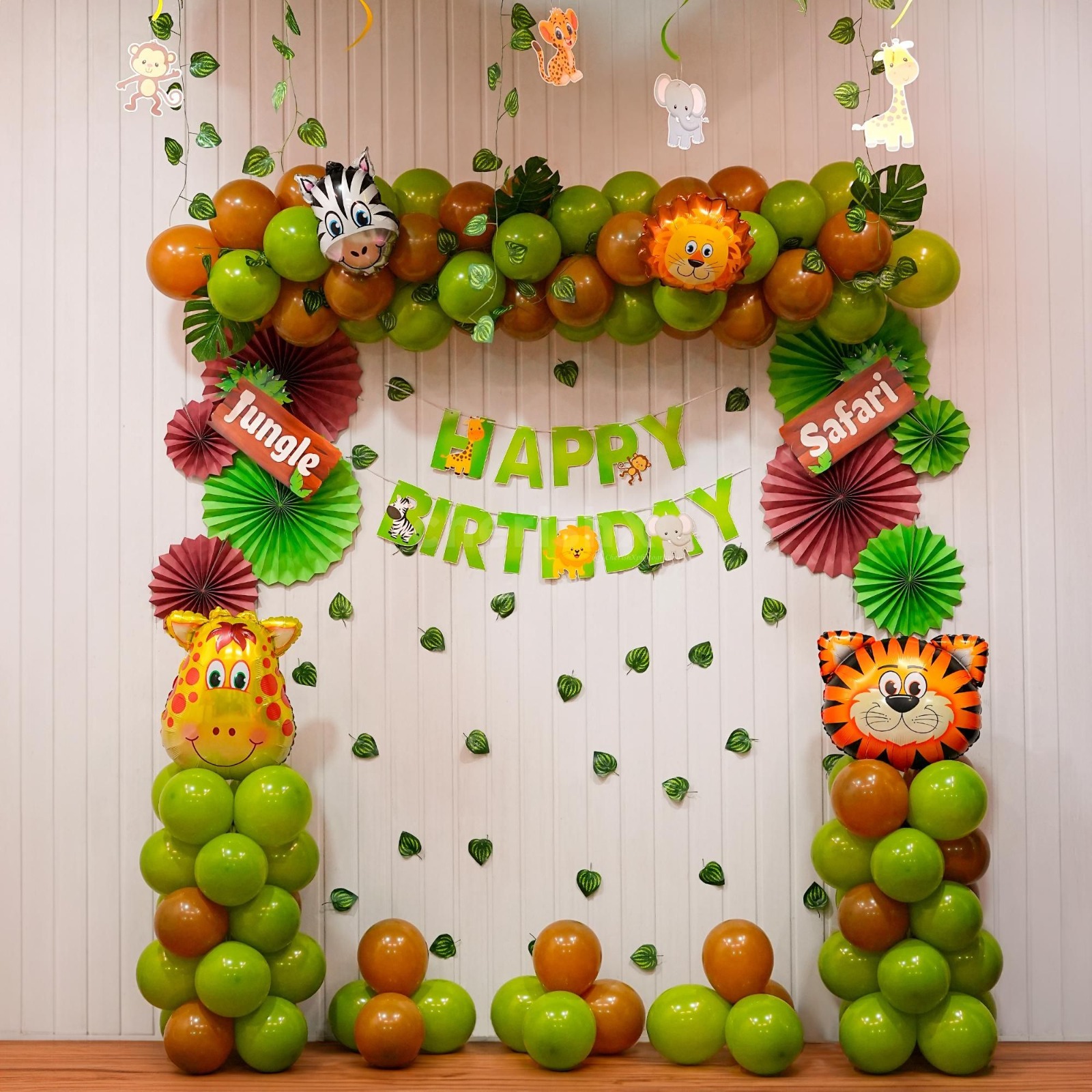 Balloon in wall jungle theme decoration