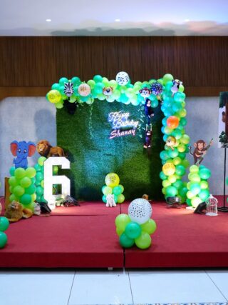 Squire Frame with Jungle theme Birthday Decoration